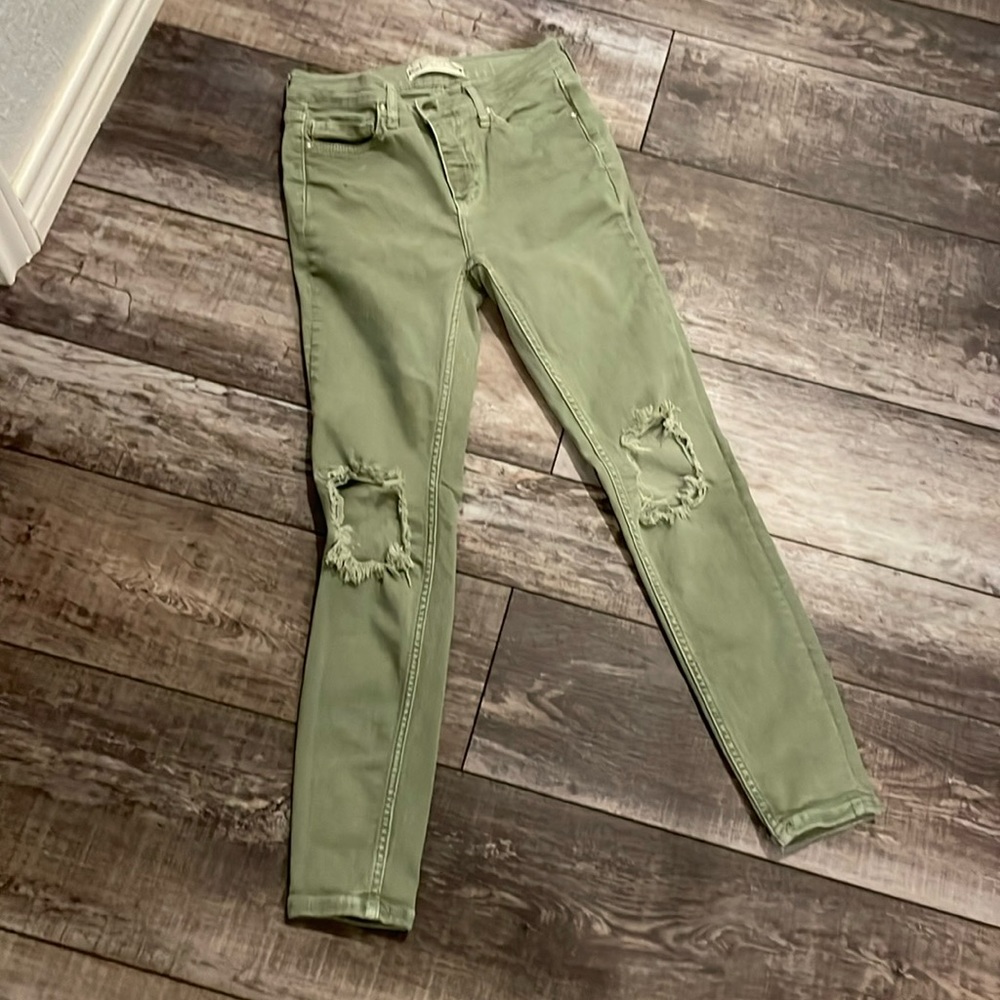 FREE PEOPLE DISTRESSED JEANS